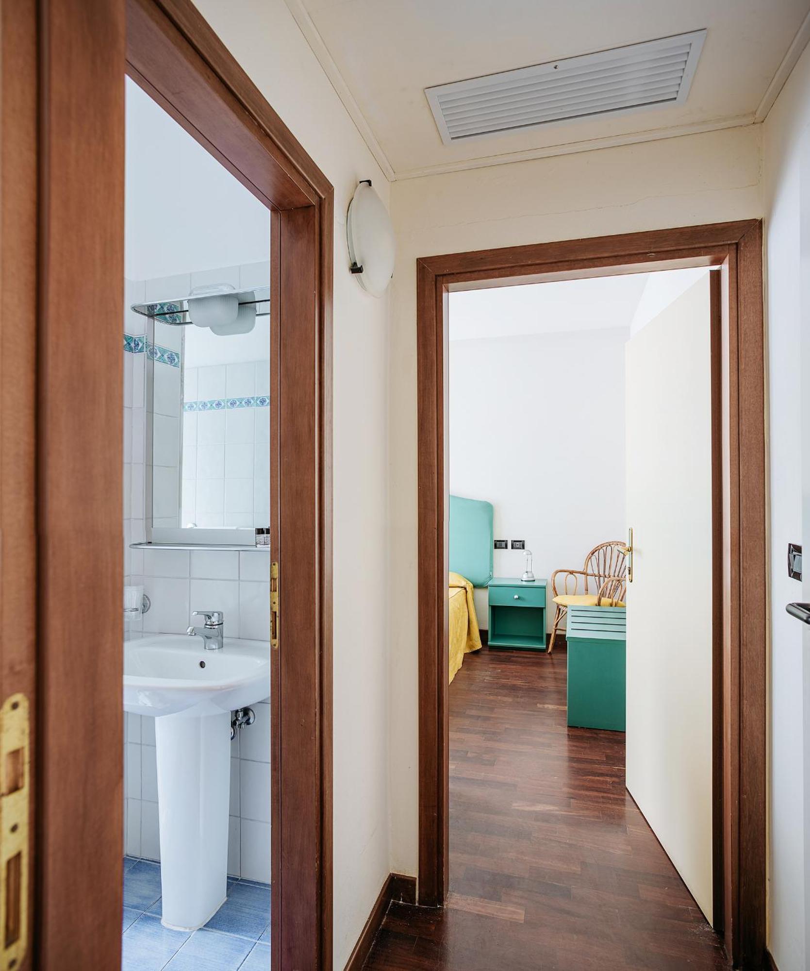 Hotel Corallo Marina Romea Buitenkant foto